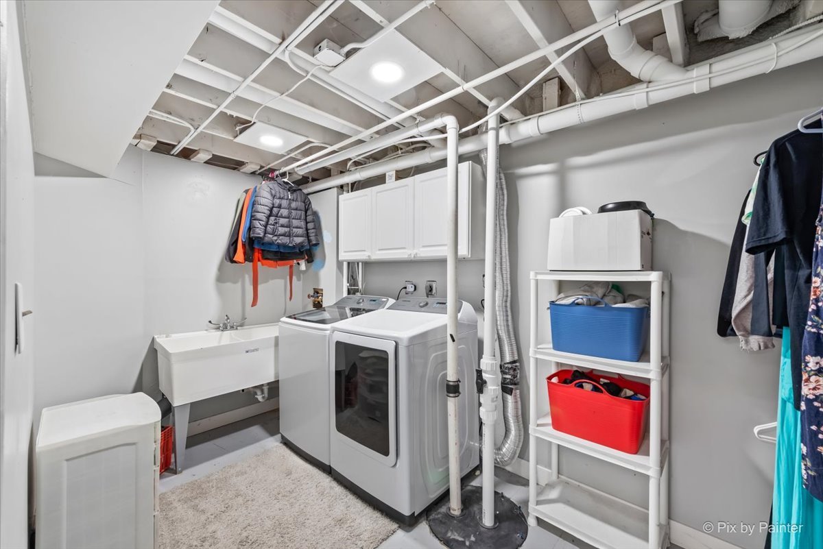 3205 Ramsgate Lane Johnsburg, IL 60051 - Photo 27 of 41 a utility room with dryer and washer