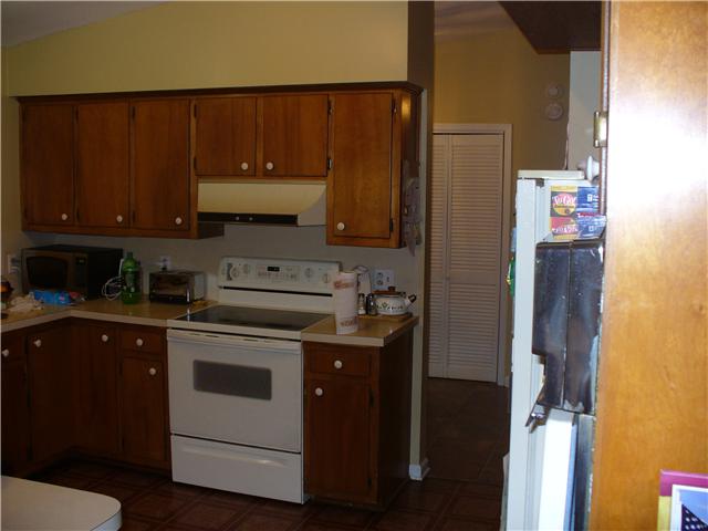 401 Cambridge Road Lebanon, TN 37087 - Photo 7 of 10 Partial View of Kitchen