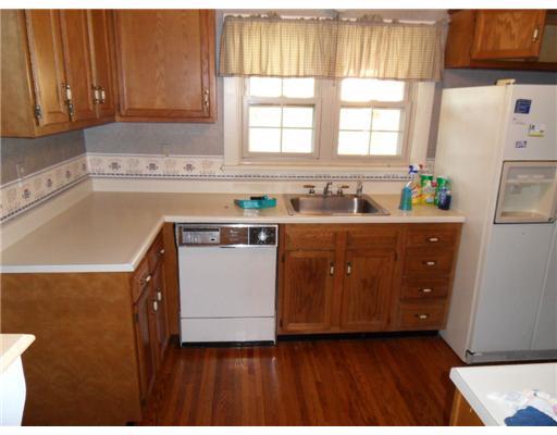 533 Locust Valley Road Jeannette, PA 15644 - Photo 2 of 14 Kitchen.