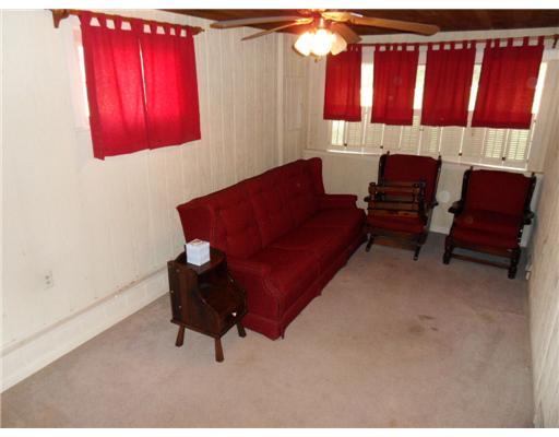 533 Locust Valley Road Jeannette, PA 15644 - Photo 5 of 14 Family Room.