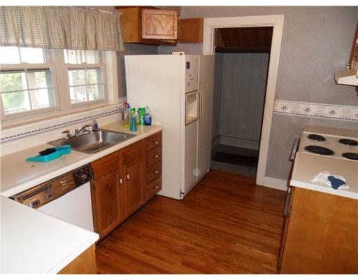 533 Locust Valley Road Jeannette, PA 15644 - Photo 9 of 14 Kitchen.