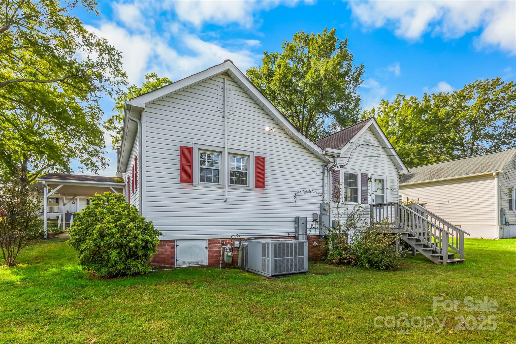 304 South Walnut Street Kannapolis, NC 28081 - Photo 24 of 32 a front view of house with yard and green space
