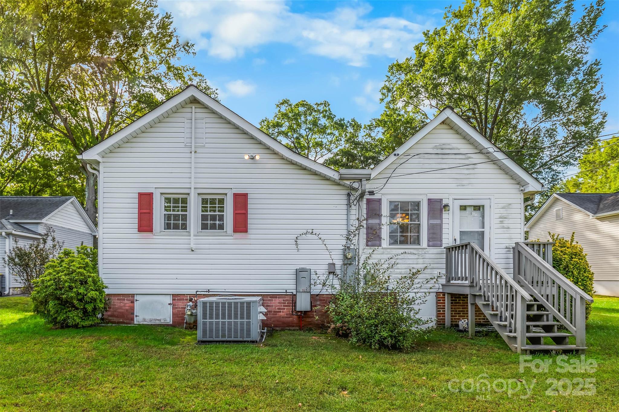 304 South Walnut Street Kannapolis, NC 28081 - Photo 25 of 32 a front view of house with yard and green space