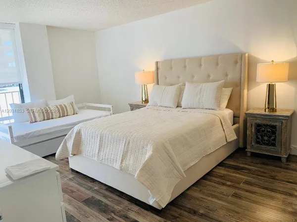 $2,800 | 2625 Collins Avenue, Unit 502, Miami Beach, FL 33140