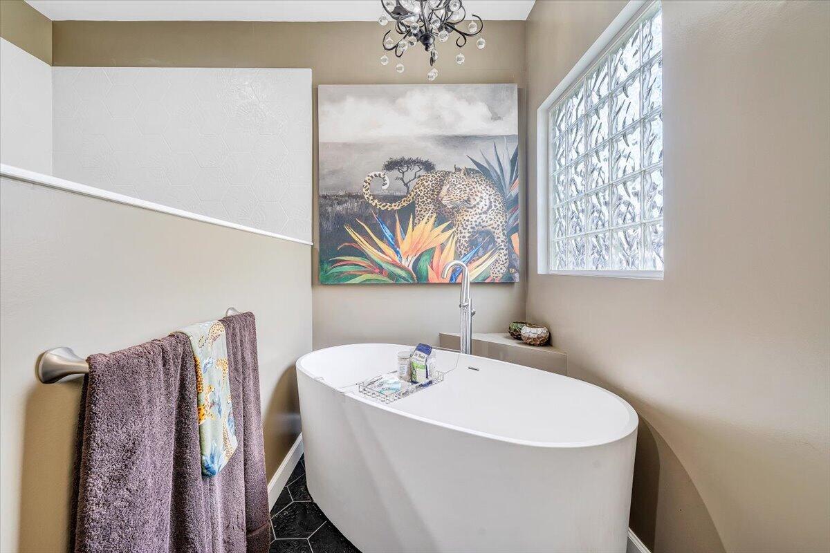 5414 Quail Ridge Court Roanoke, VA 24018 - Photo 15 of 30 Large Soaking Tub with Natural Light