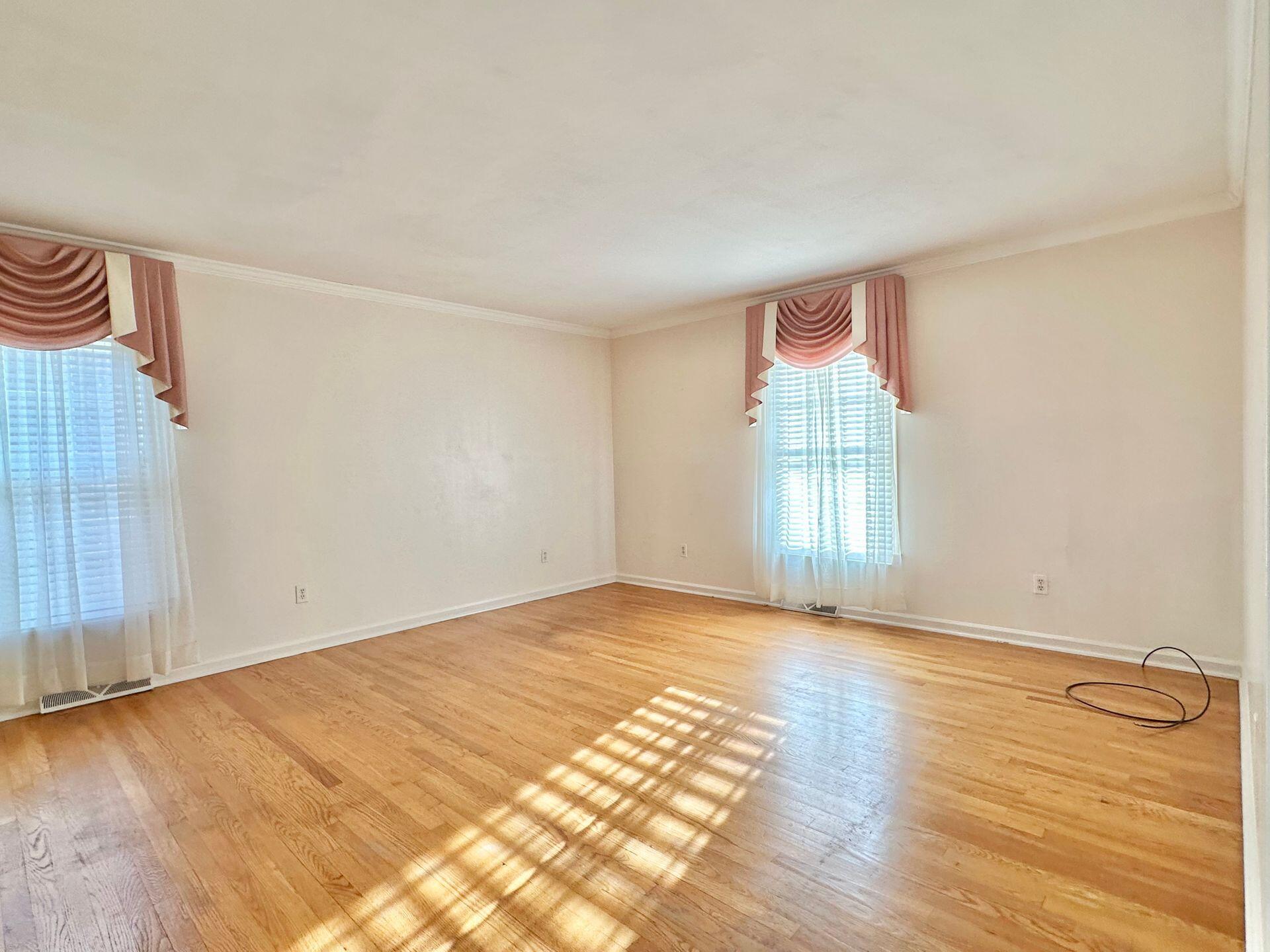 2313 Carter Road Southwest Roanoke, VA 24015 - Photo 10 of 66 Living Room