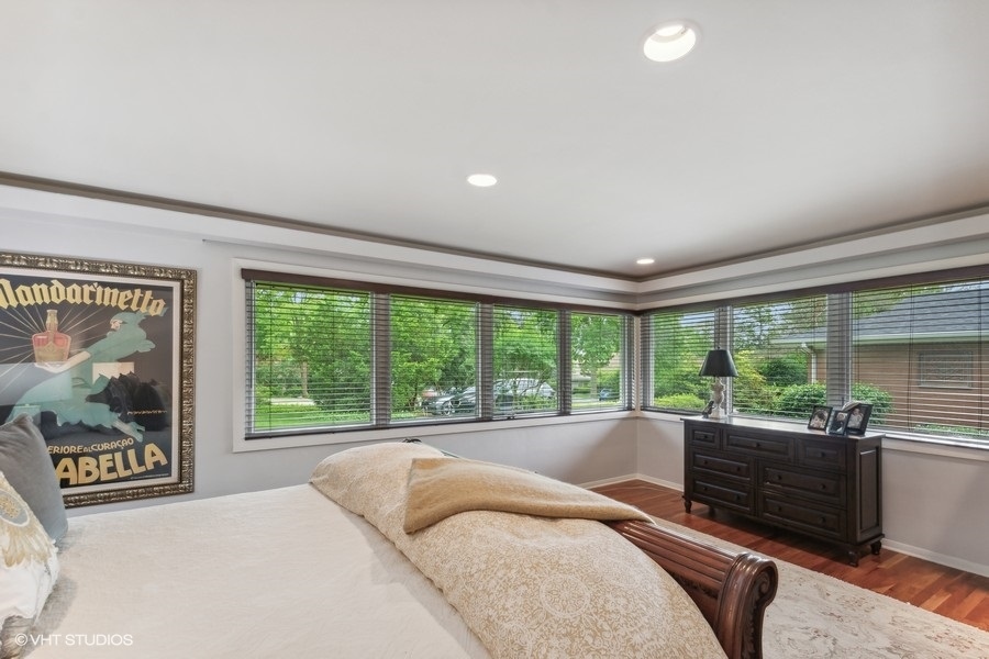 535 Dundee Road Glencoe, IL 60022 - Photo 21 of 37 a living room with furniture and a large window