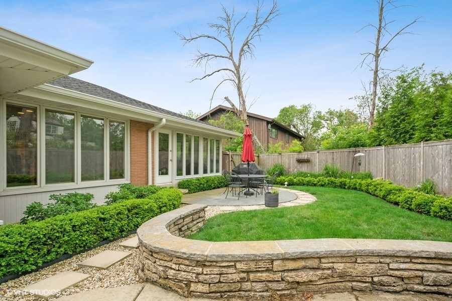 535 Dundee Road Glencoe, IL 60022 - Photo 32 of 37 a front view of a house with garden