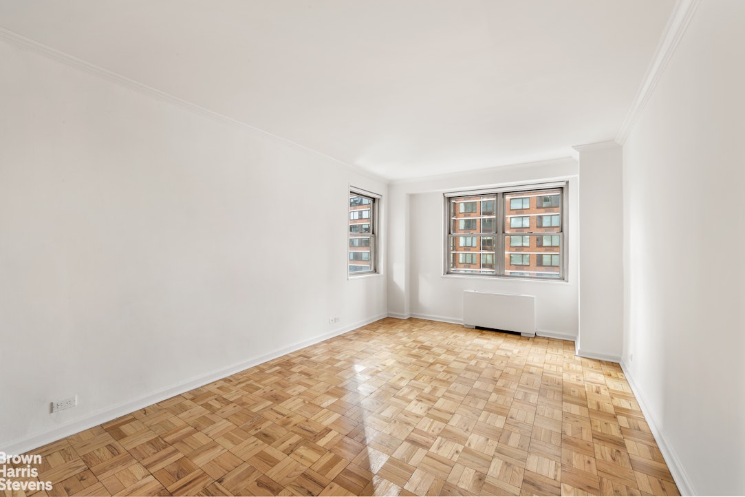 300 East 40th Street, Unit 12P Manhattan, NY 10016 - Photo 5 of 13 an empty room with windows