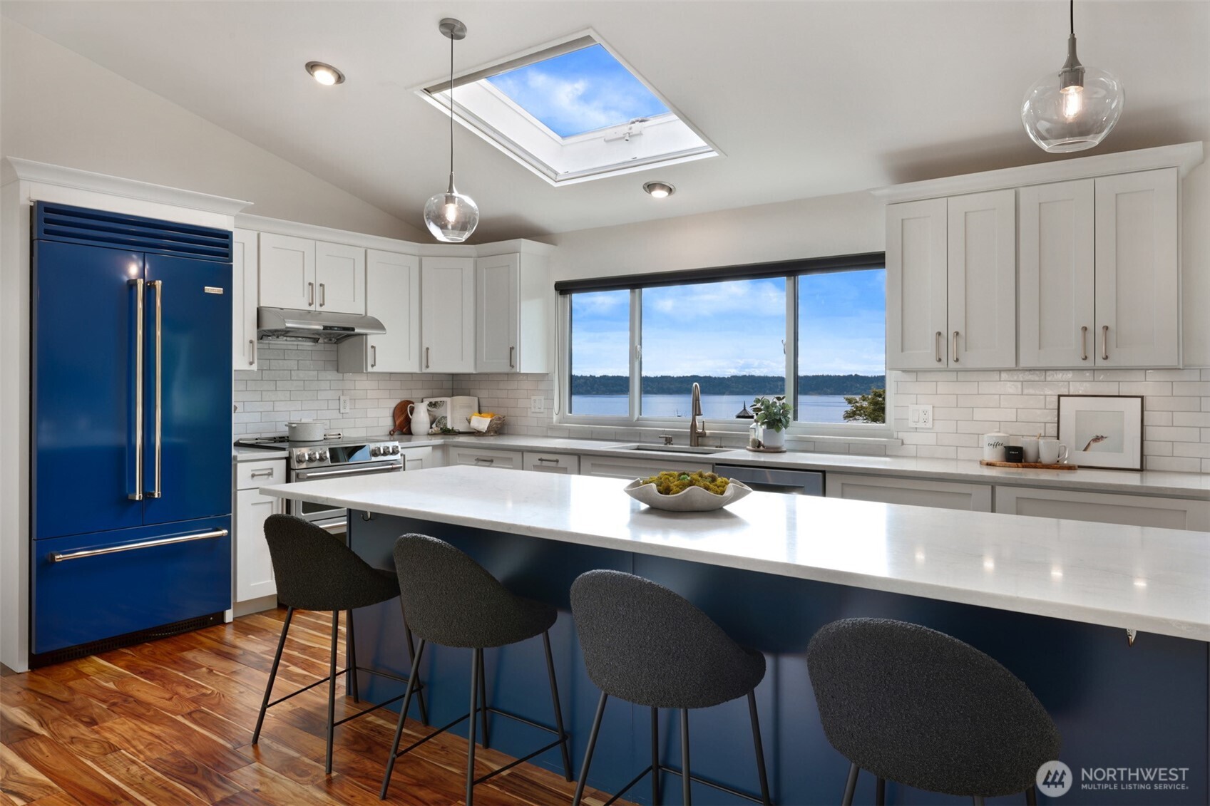 10960 39th Avenue Southwest Seattle, WA 98146 - Photo 14 of 35