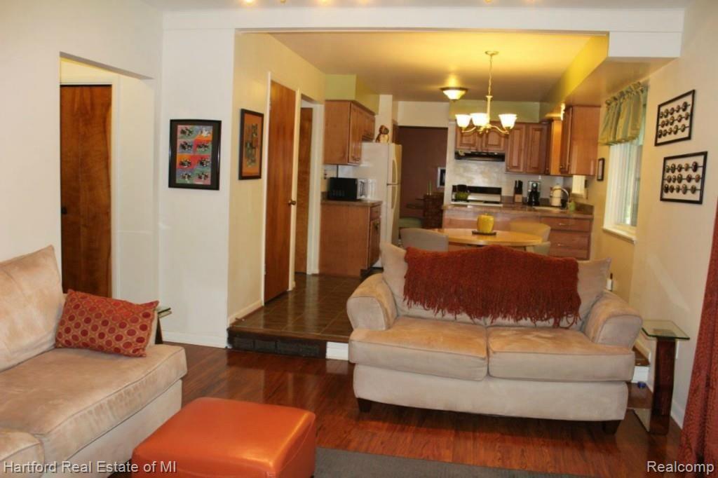 24055 Gill Road Farmington, MI 48335 - Photo 9 of 23 IMG_6481.jpg
