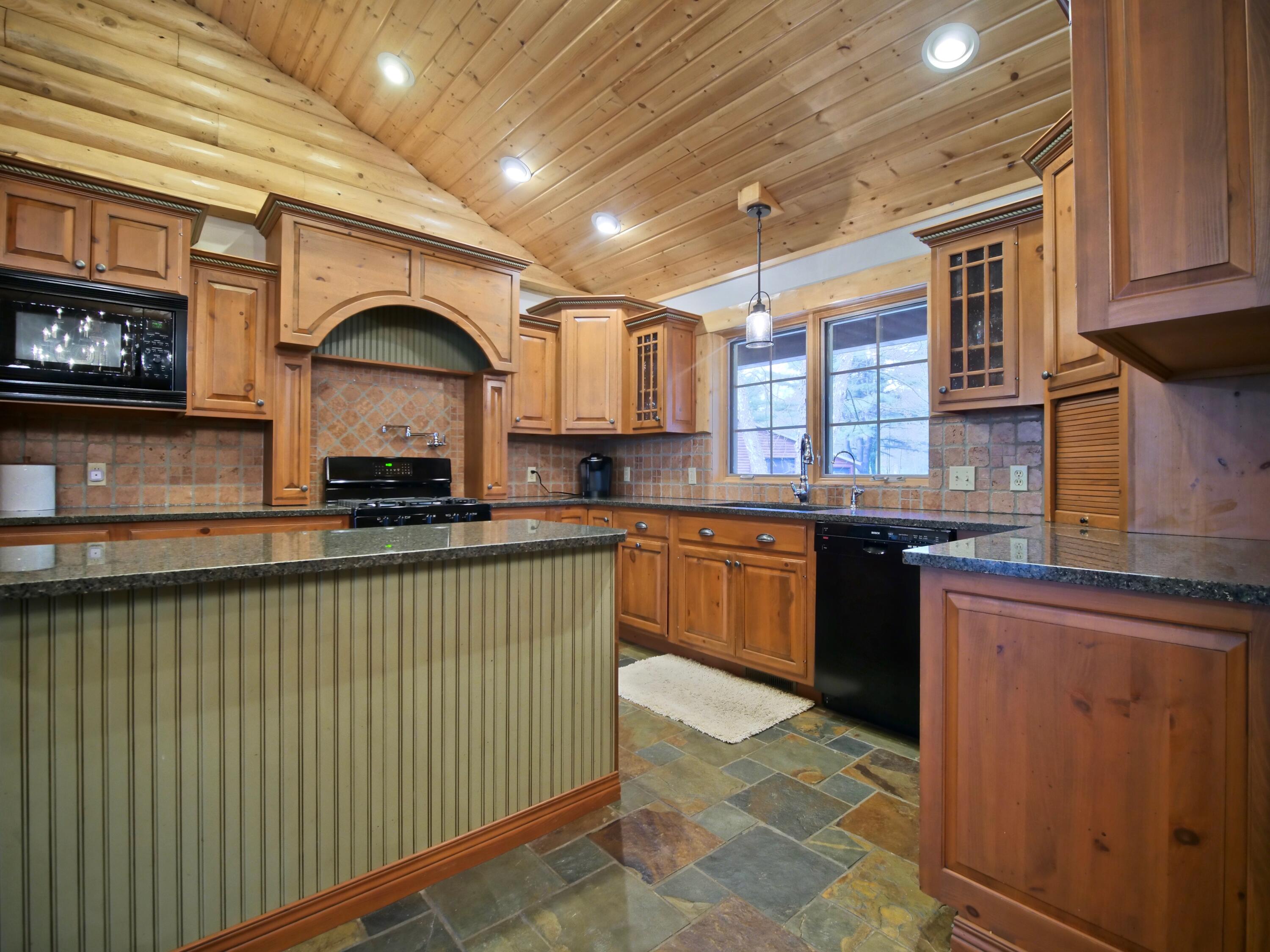 7913 Quarter Road Cadillac, MI 49601 - Photo 8 of 53 P1266541