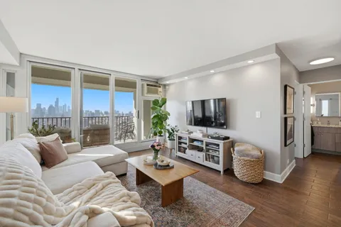 $449,900 | 1960 North Lincoln Park West, Unit 2709, Chicago, IL 60614