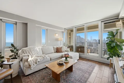 $449,900 | 1960 North Lincoln Park West, Unit 2709, Chicago, IL 60614