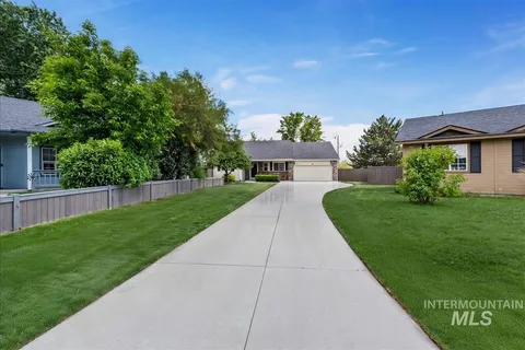 $585,000 | 389 West Bosanka Drive, Eagle, ID 83616