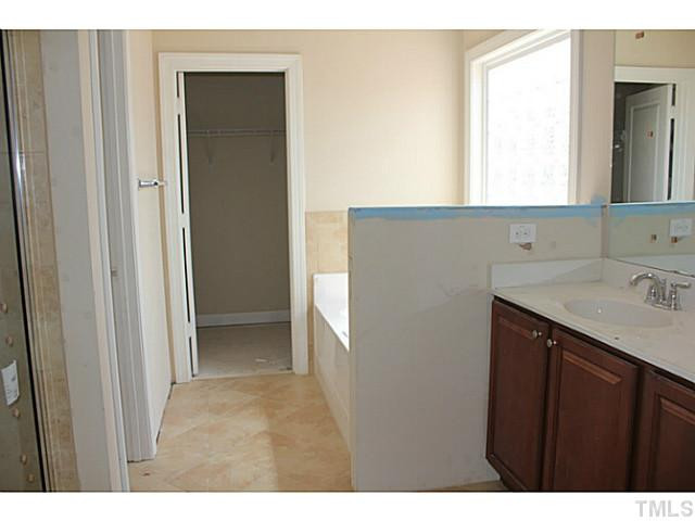 932 Palace Garden Way Raleigh, NC 27603 - Photo 7 of 16 Master Bath/Spa