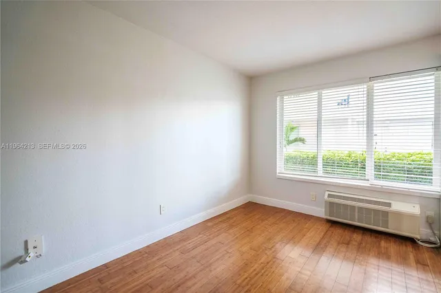 $1,800 | 7325 Carlyle Avenue, Unit 8, Miami Beach, FL 33141