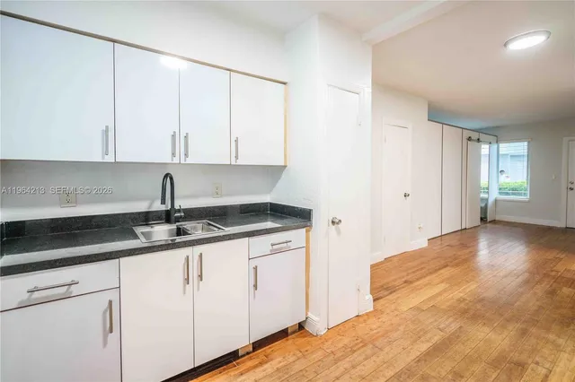 $1,800 | 7325 Carlyle Avenue, Unit 8, Miami Beach, FL 33141