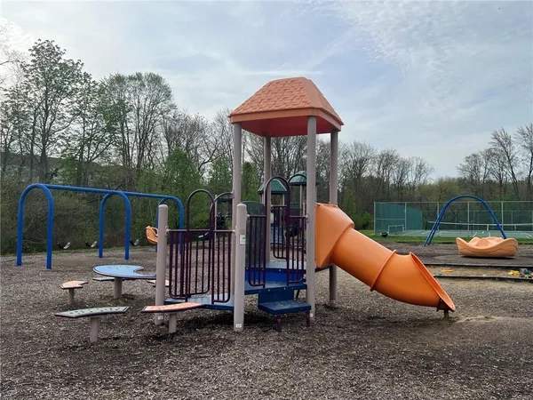 $320,000 | 184 Southern Valley Court, Mars, PA 16046