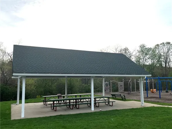$320,000 | 184 Southern Valley Court, Mars, PA 16046