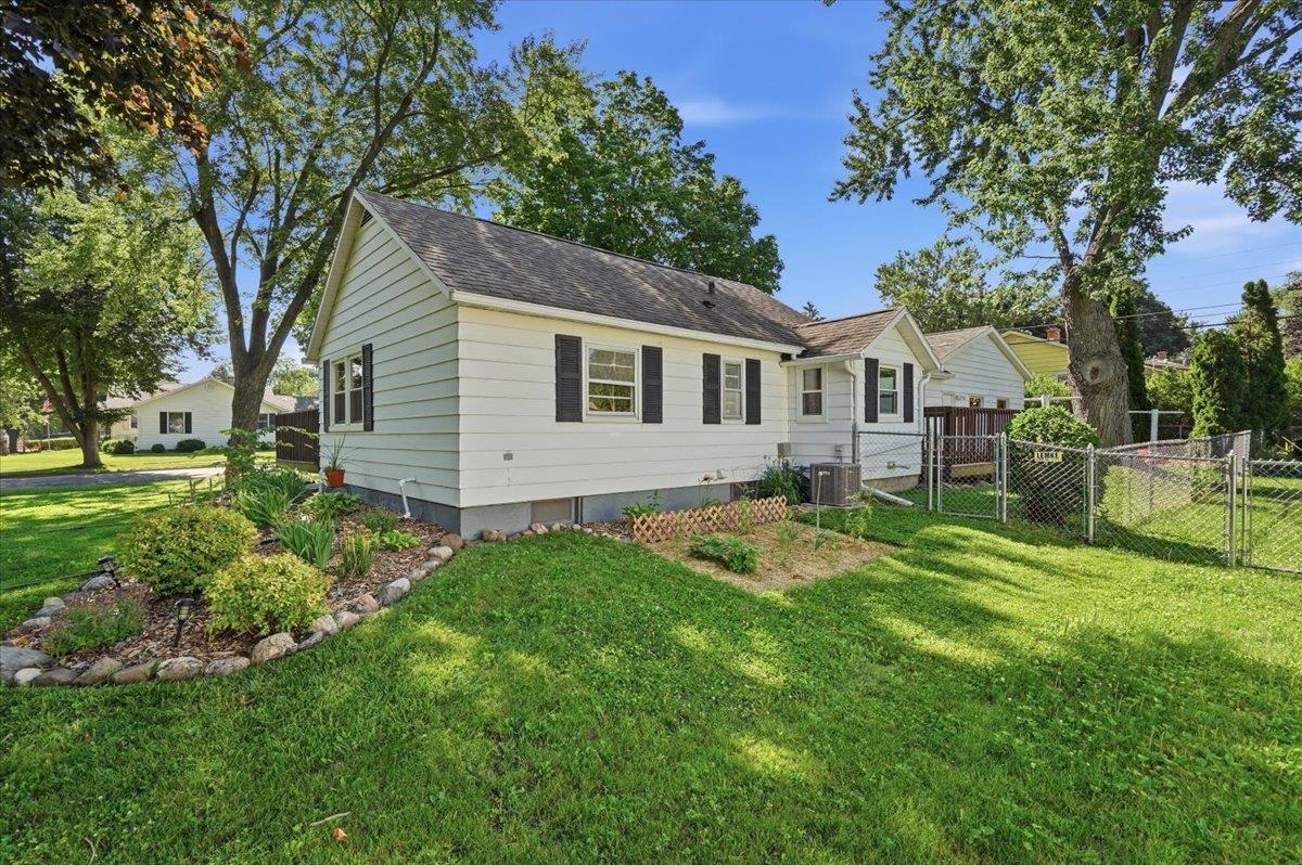 1102 Grant Street Fort Atkinson, WI 53538 - Photo 25 of 39