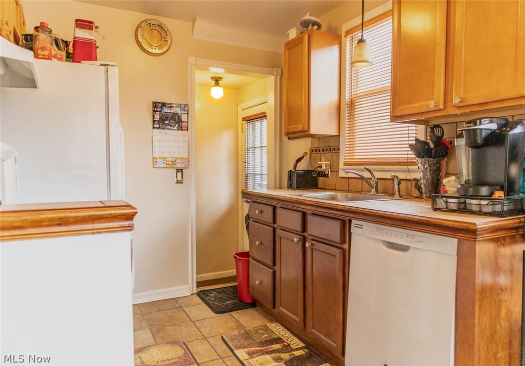 4038 Wyncote Road South Euclid, OH 44121 - Photo 3 of 24