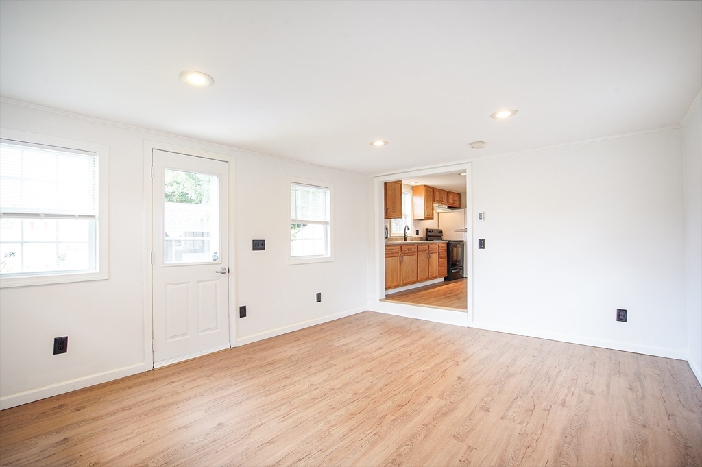 215 Eddy Street Springfield, MA 01104 - Photo 8 of 15