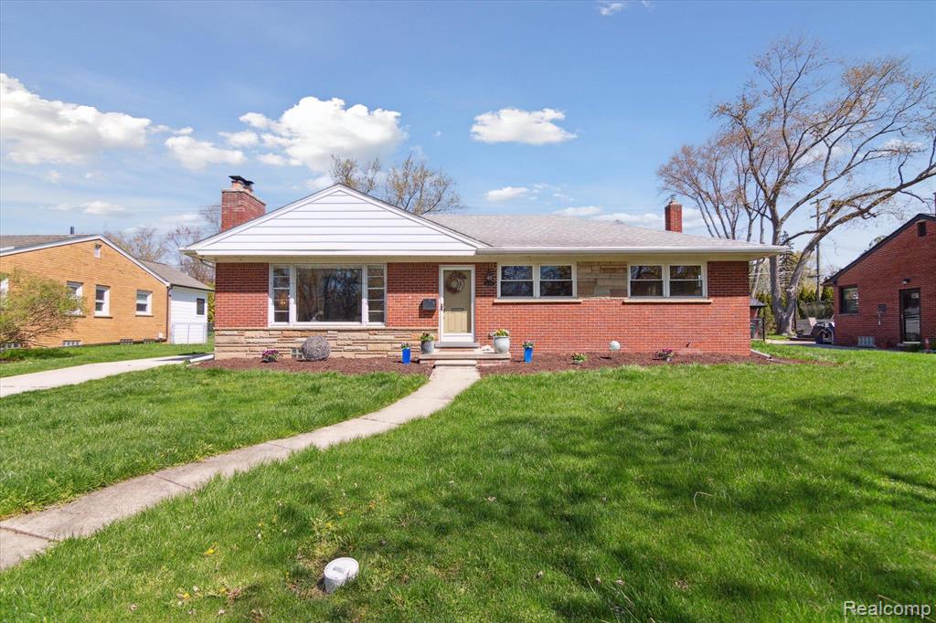16976 Beverly Road Beverly Hills, MI 48025 - Photo 1 of 30