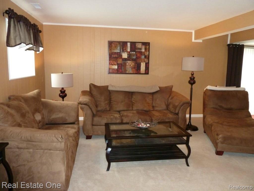 13686 Martin Road Warren, MI 48088 - Photo 11 of 19 P1090500.jpg