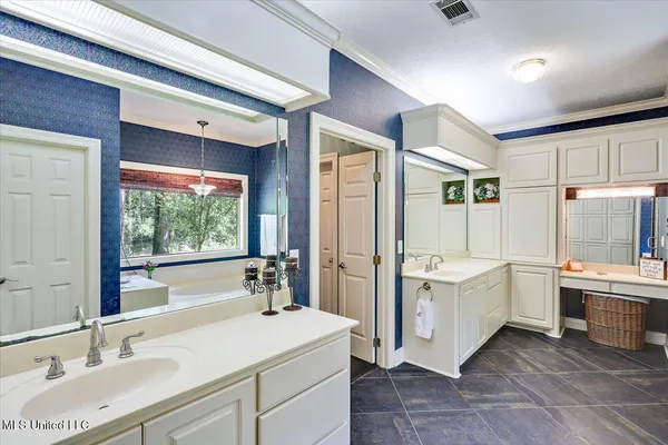 $469,900 | 1700 Dunn Pease Road, Raymond, MS 39154