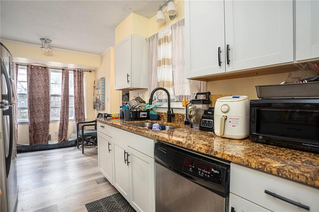 80 Stagecoach Circle Stockbridge, GA 30281 - Photo 13 of 38 a large kitchen with granite countertop a stove and a sink