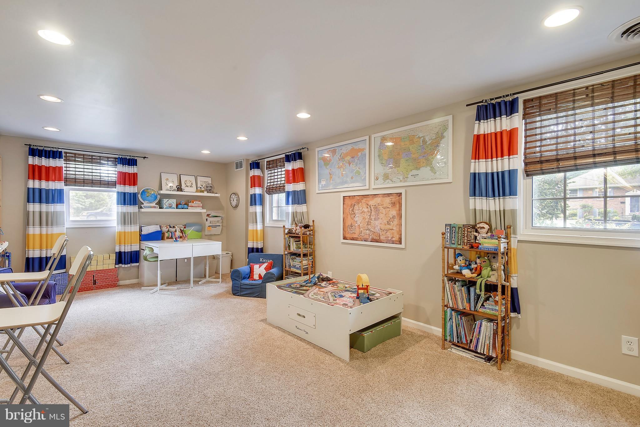 8420 Crown Place Alexandria, VA 22308 - Photo 15 of 30 Family Room