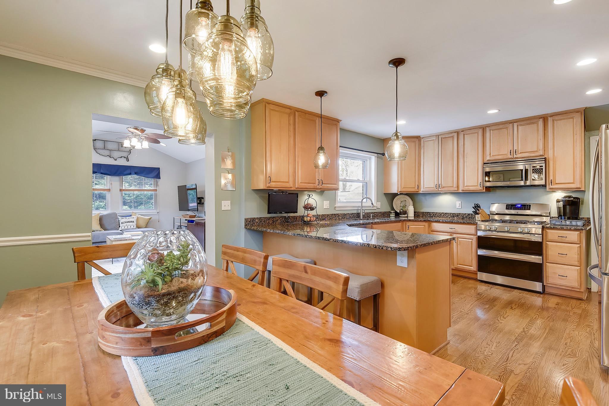 8420 Crown Place Alexandria, VA 22308 - Photo 4 of 30 Dining Room/Kitchen