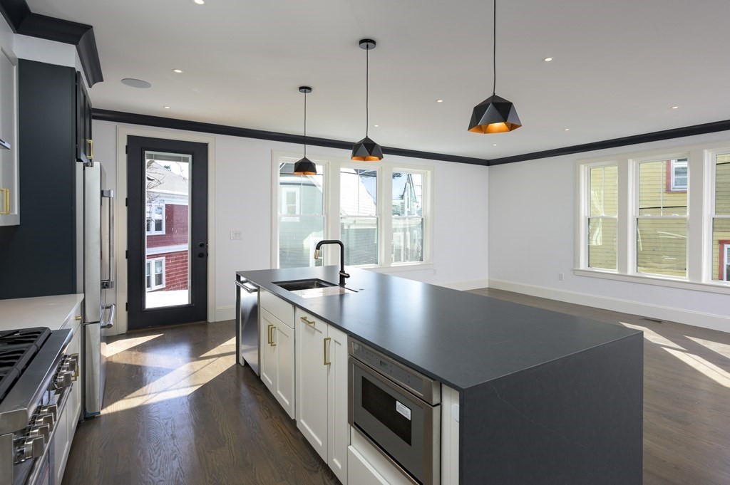 5 Caspian Way, Unit 2 Boston, MA 02125 - Photo 4 of 25