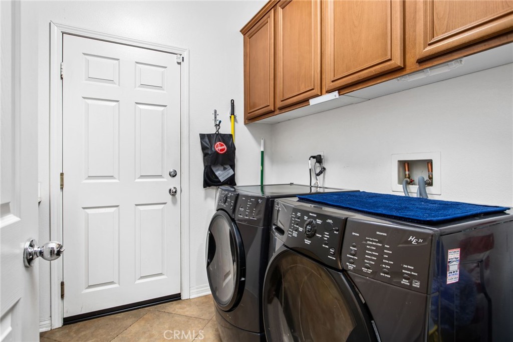 31677 Middlebrook Lane Menifee, CA 92584 - Photo 27 of 42 a utility room with dryer and washer