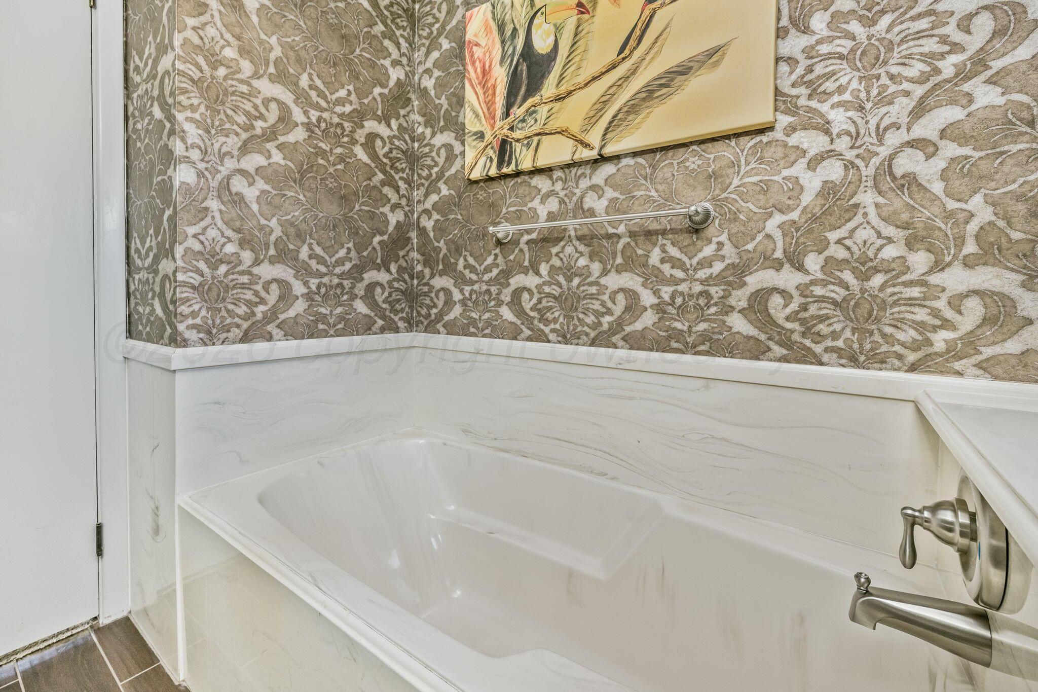 3603 Hancock Street Amarillo, TX 79109 - Photo 17 of 23 a bathroom with a bathtub