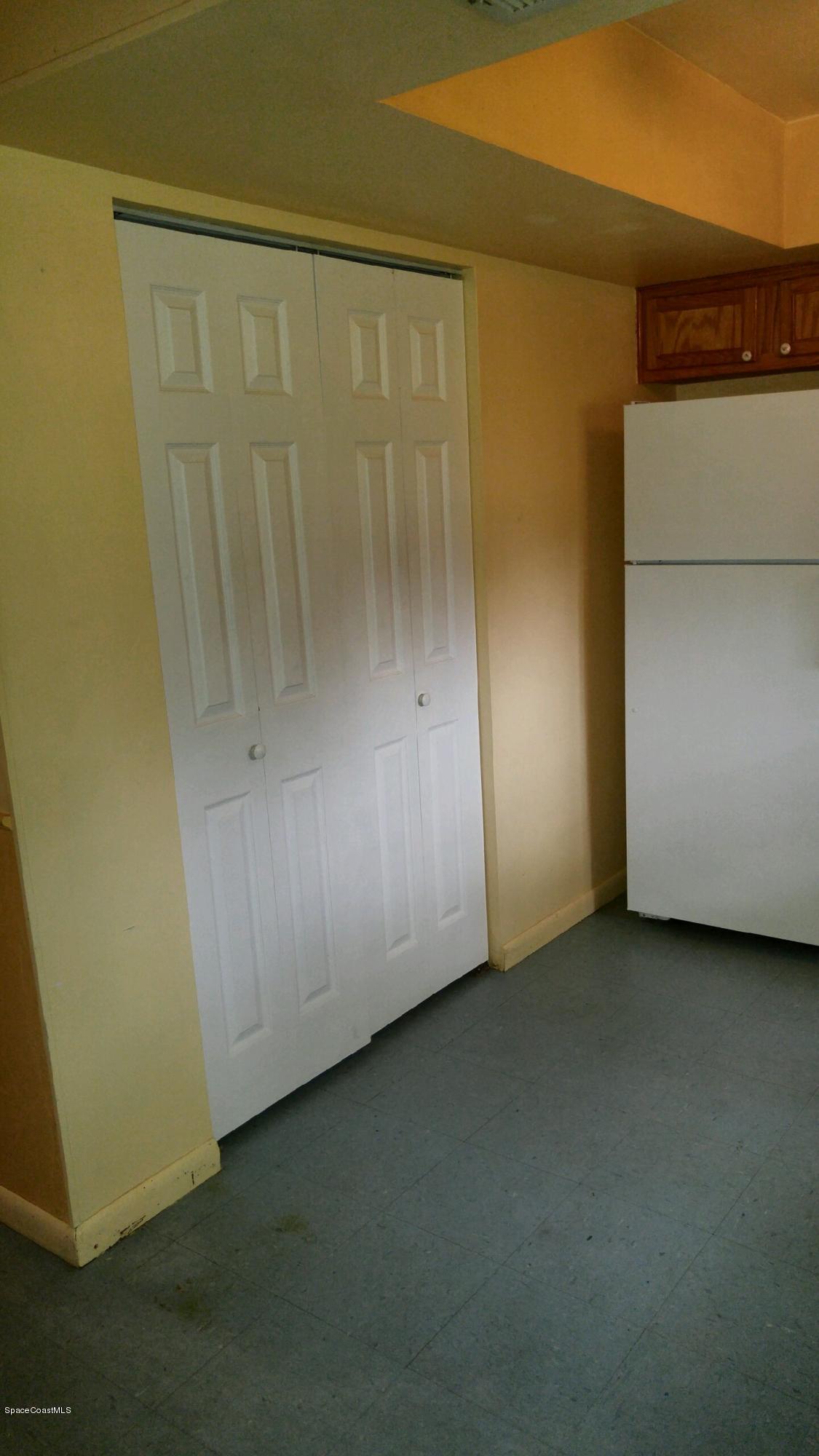 349 Warner Road Southwest Palm Bay, FL 32908 - Photo 3 of 14 kitchen3 (1)