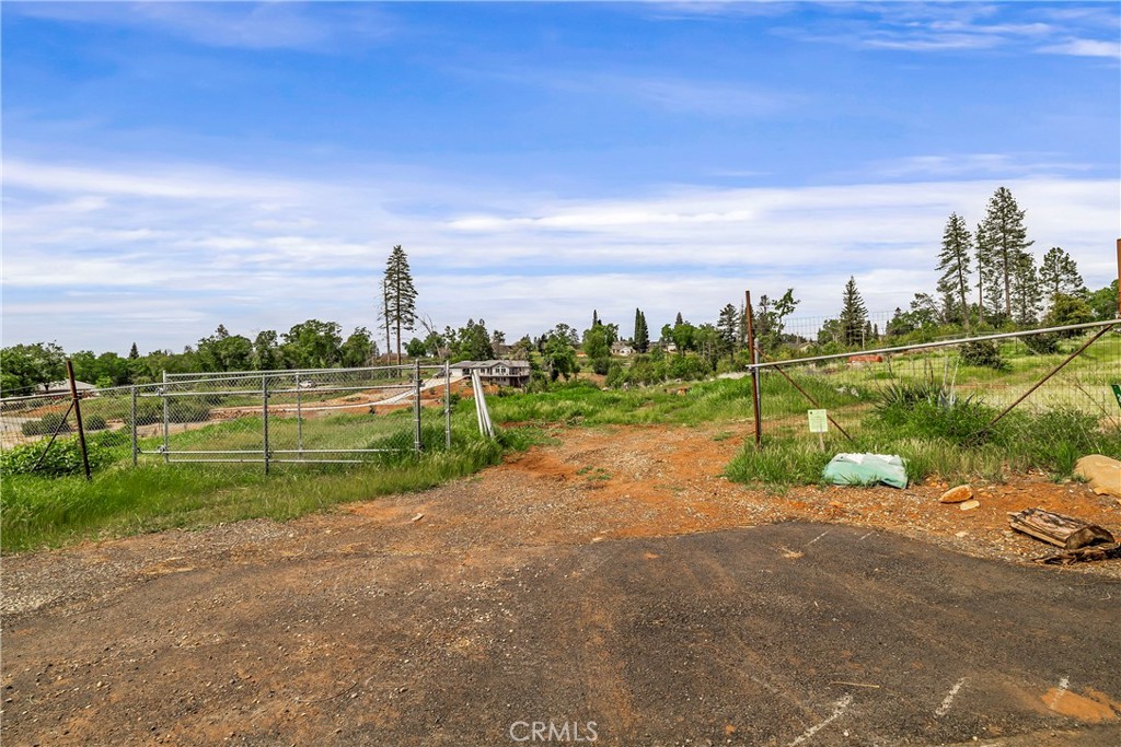 283 Roe Road Paradise, CA 95969 - Photo 15 of 33 a view of a road with a yard
