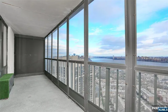 $2,700 | 300 Winston Drive, Unit 2906, Cliffside Park, NJ 07010