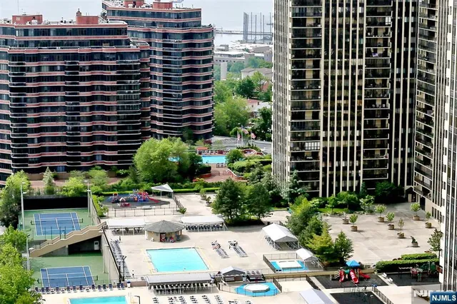 $2,700 | 300 Winston Drive, Unit 2906, Cliffside Park, NJ 07010