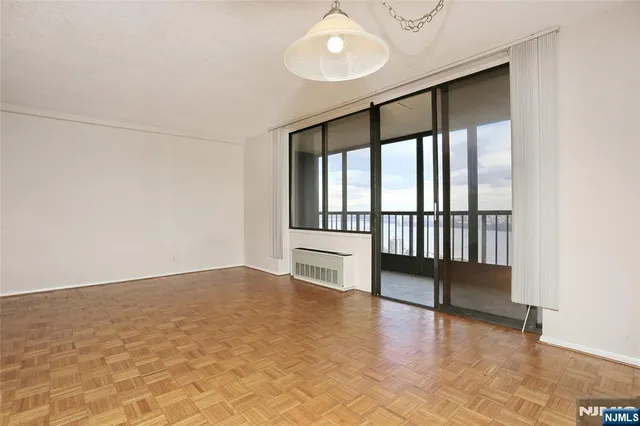 $2,700 | 300 Winston Drive, Unit 2906, Cliffside Park, NJ 07010