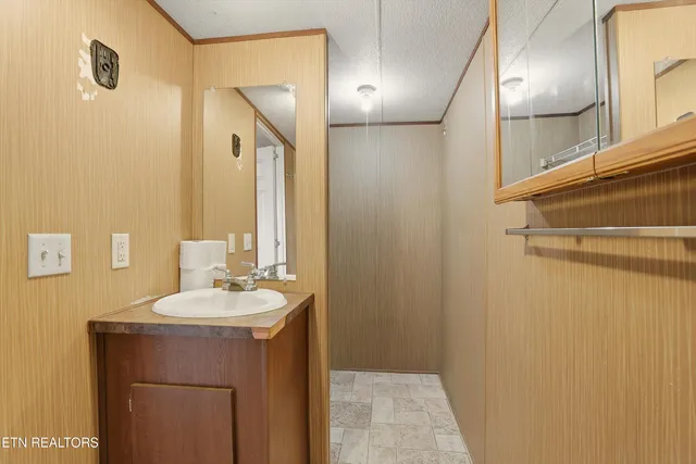 $250,000 | 574 Peach Orchard Road, Clinton, TN 37716