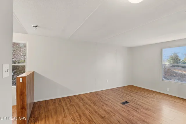 $250,000 | 574 Peach Orchard Road, Clinton, TN 37716