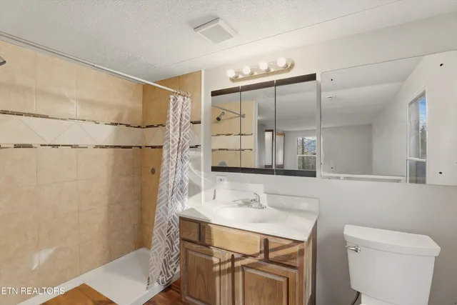 $250,000 | 574 Peach Orchard Road, Clinton, TN 37716