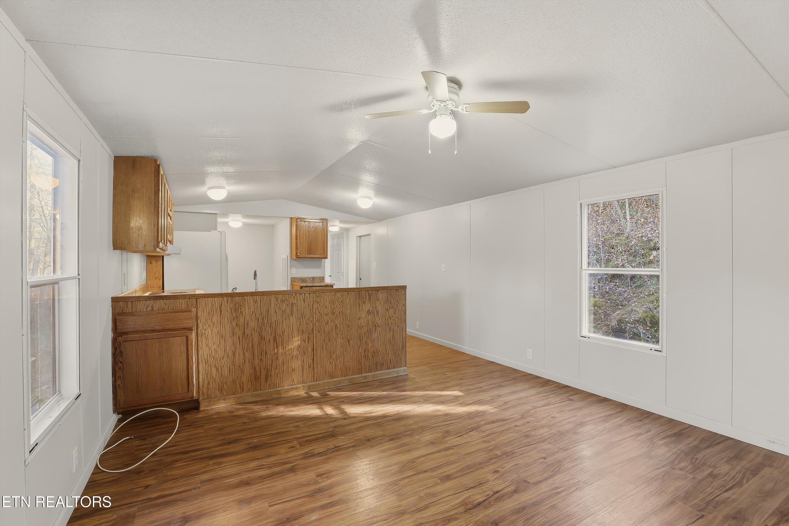 574 Peach Orchard Road Clinton, TN 37716 - Photo 5 of 27 05-574 Peach Orchard Rd-5