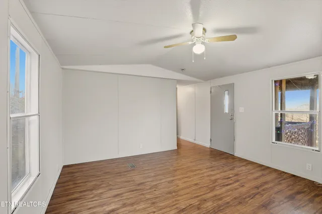 $250,000 | 574 Peach Orchard Road, Clinton, TN 37716