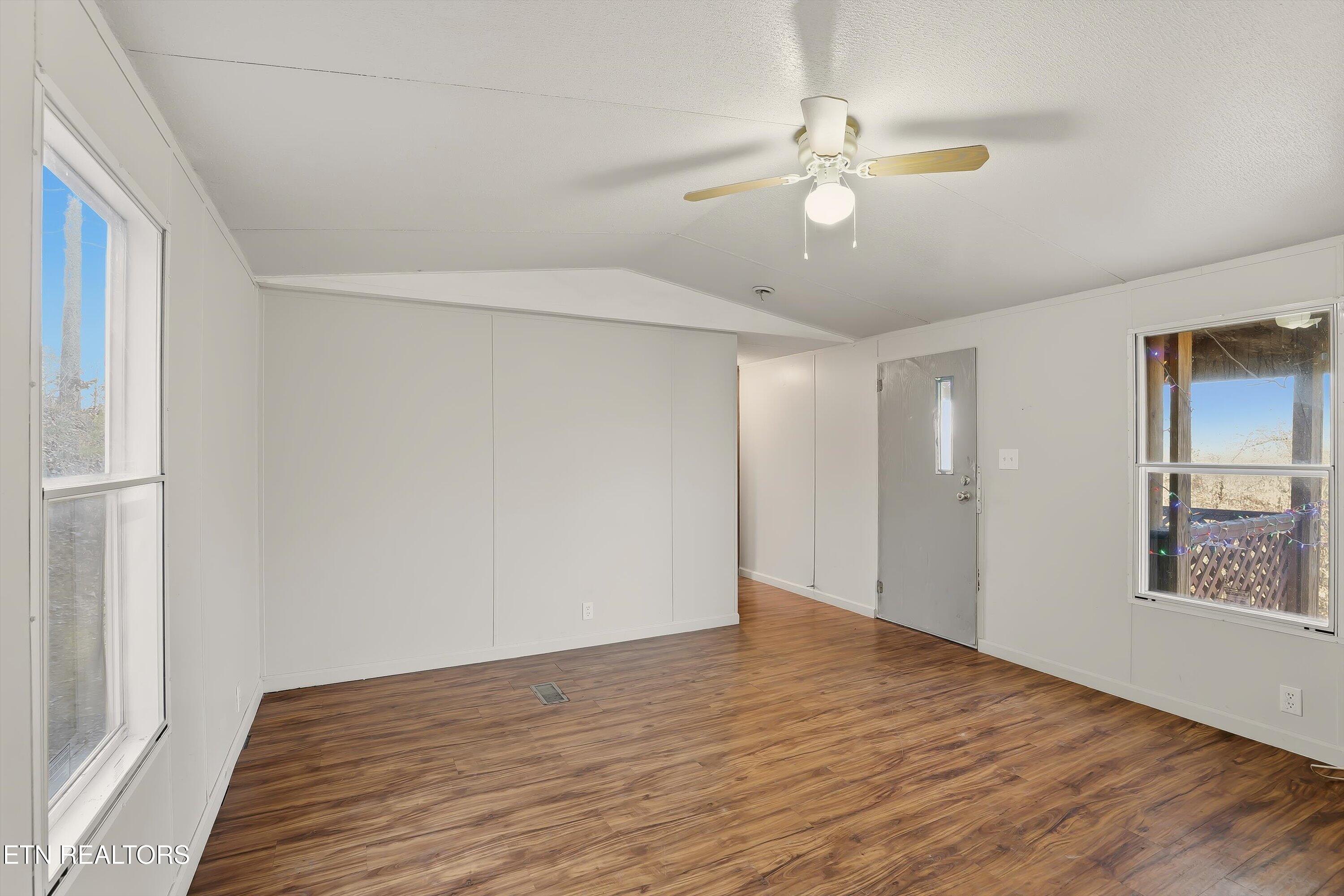 574 Peach Orchard Road Clinton, TN 37716 - Photo 6 of 27 06-574 Peach Orchard Rd-6