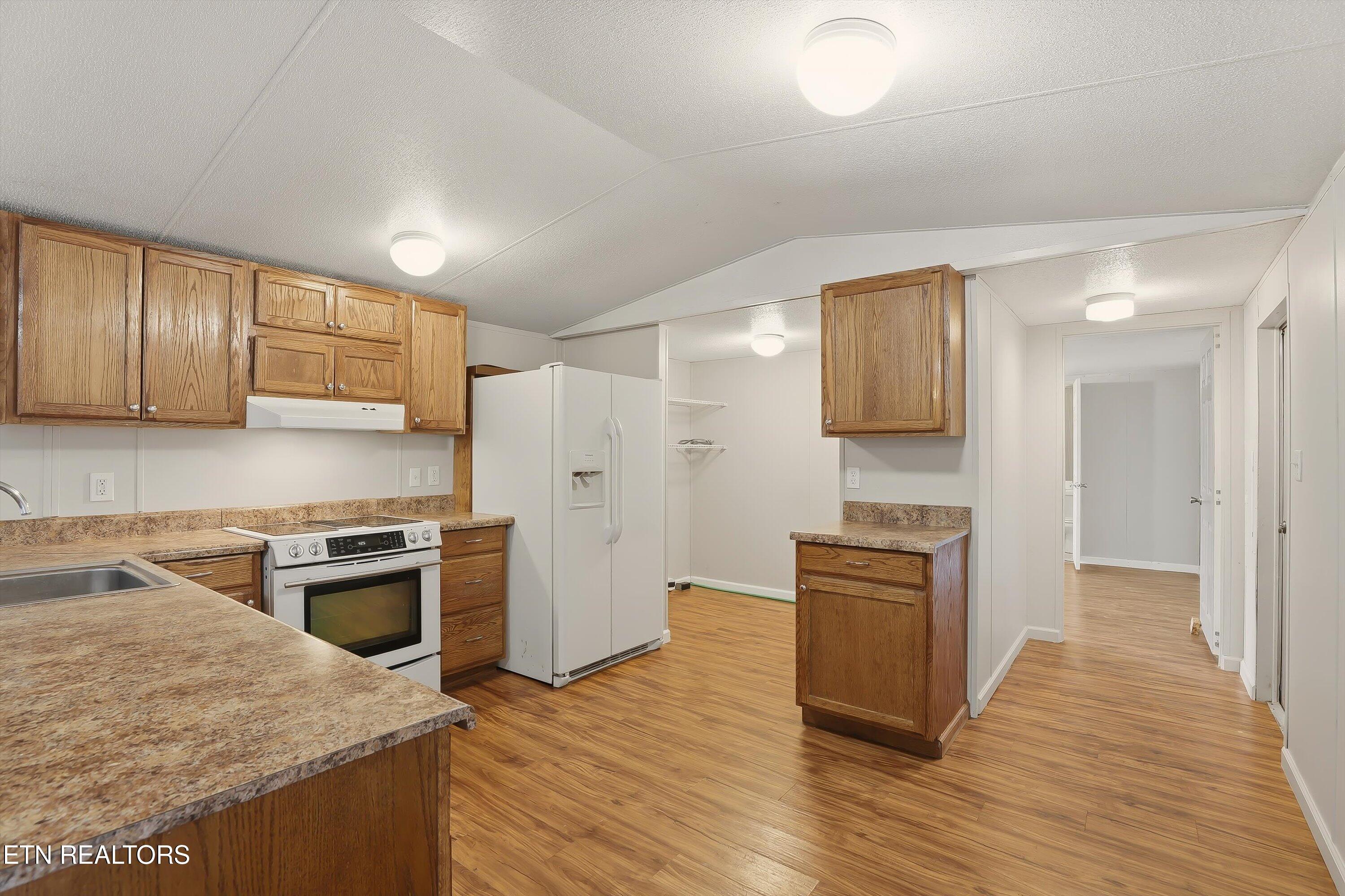 574 Peach Orchard Road Clinton, TN 37716 - Photo 7 of 27 07-574 Peach Orchard Rd-7