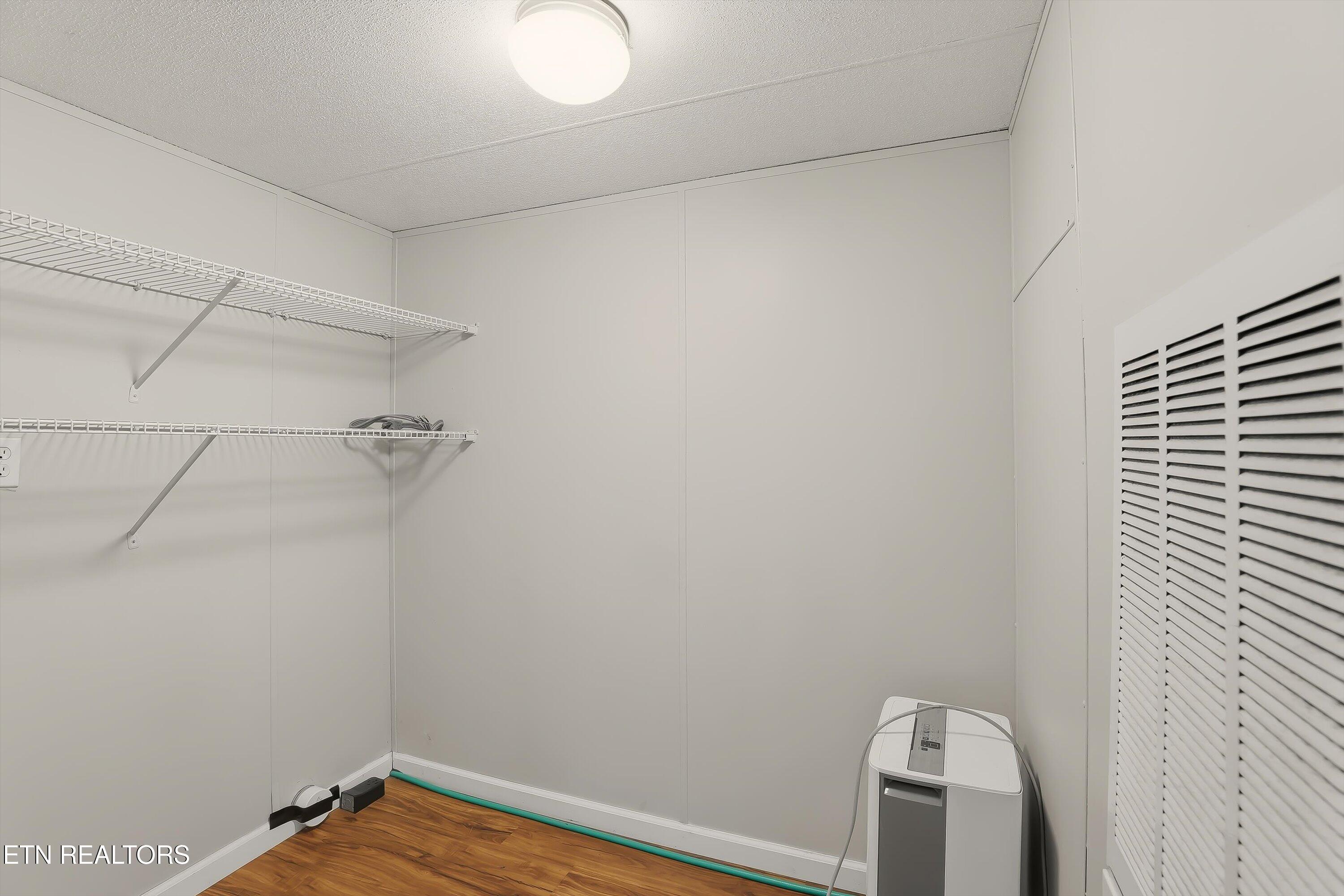 574 Peach Orchard Road Clinton, TN 37716 - Photo 8 of 27 08-574 Peach Orchard Rd-8