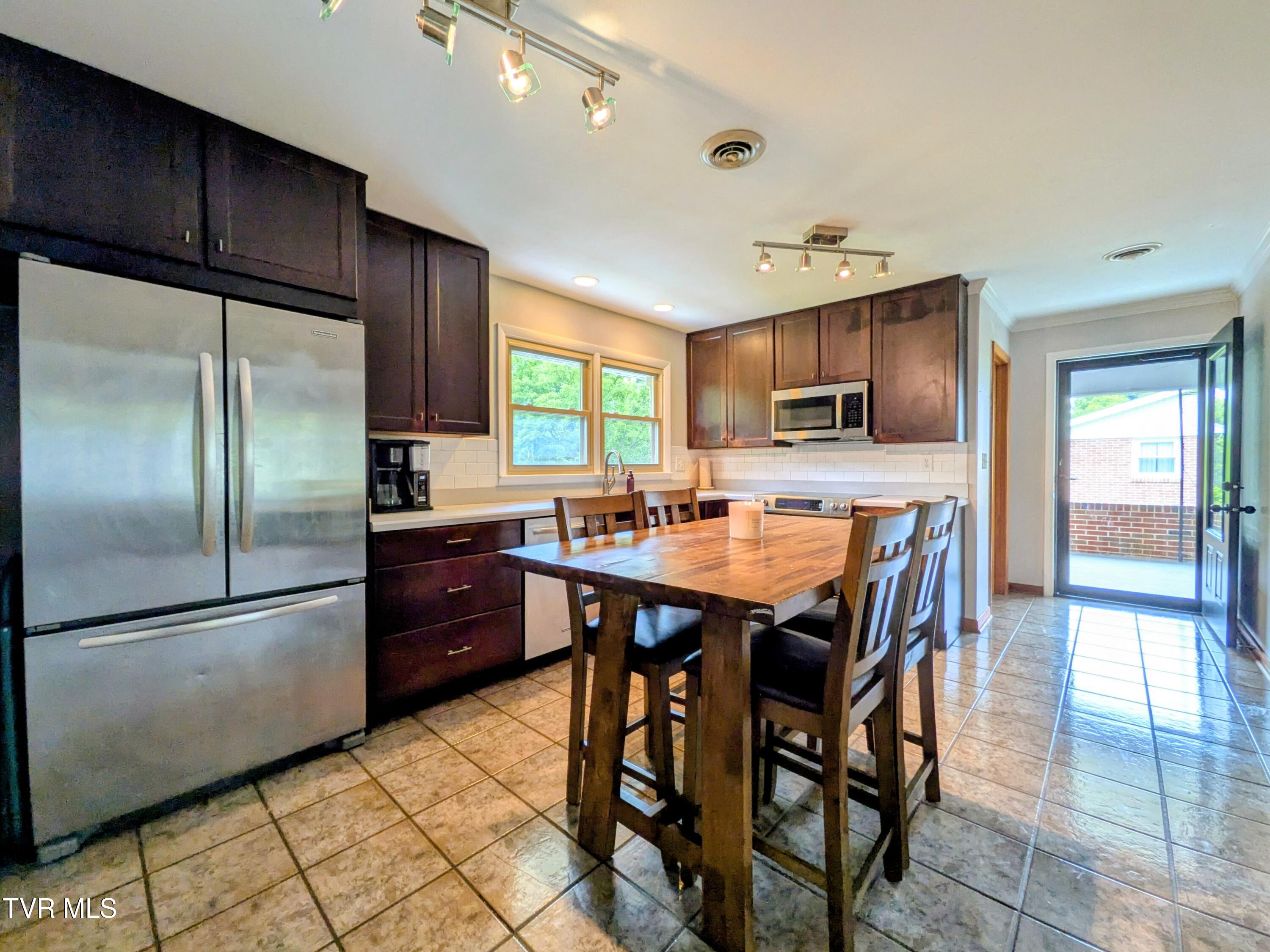 1129 Jackson Hollow Road Kingsport, TN 37663 - Photo 13 of 59 Kitchen